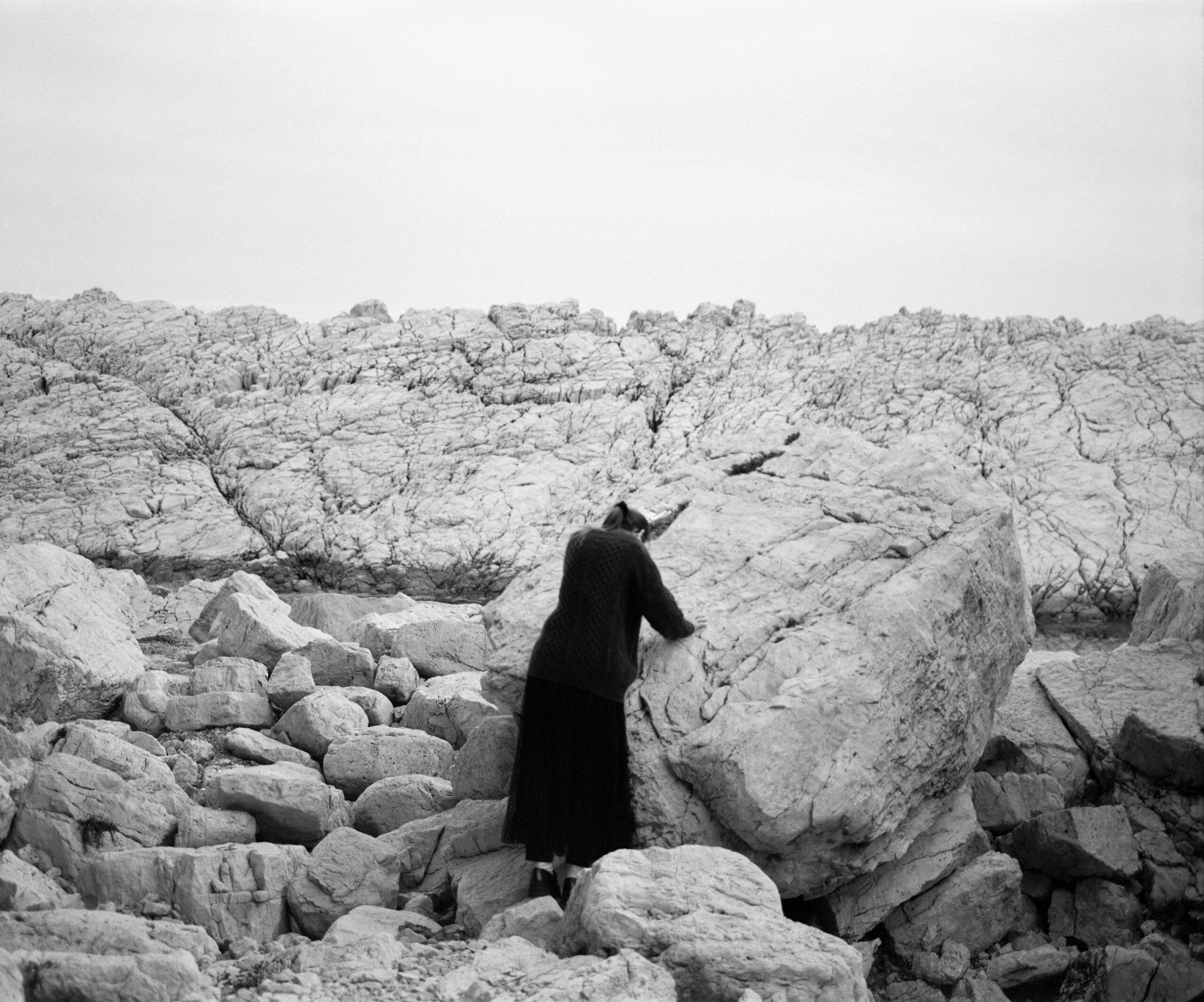 Projet photographique de portrait de la mère du photographe à travers des images et détails relatant de la vie de cette dernière.