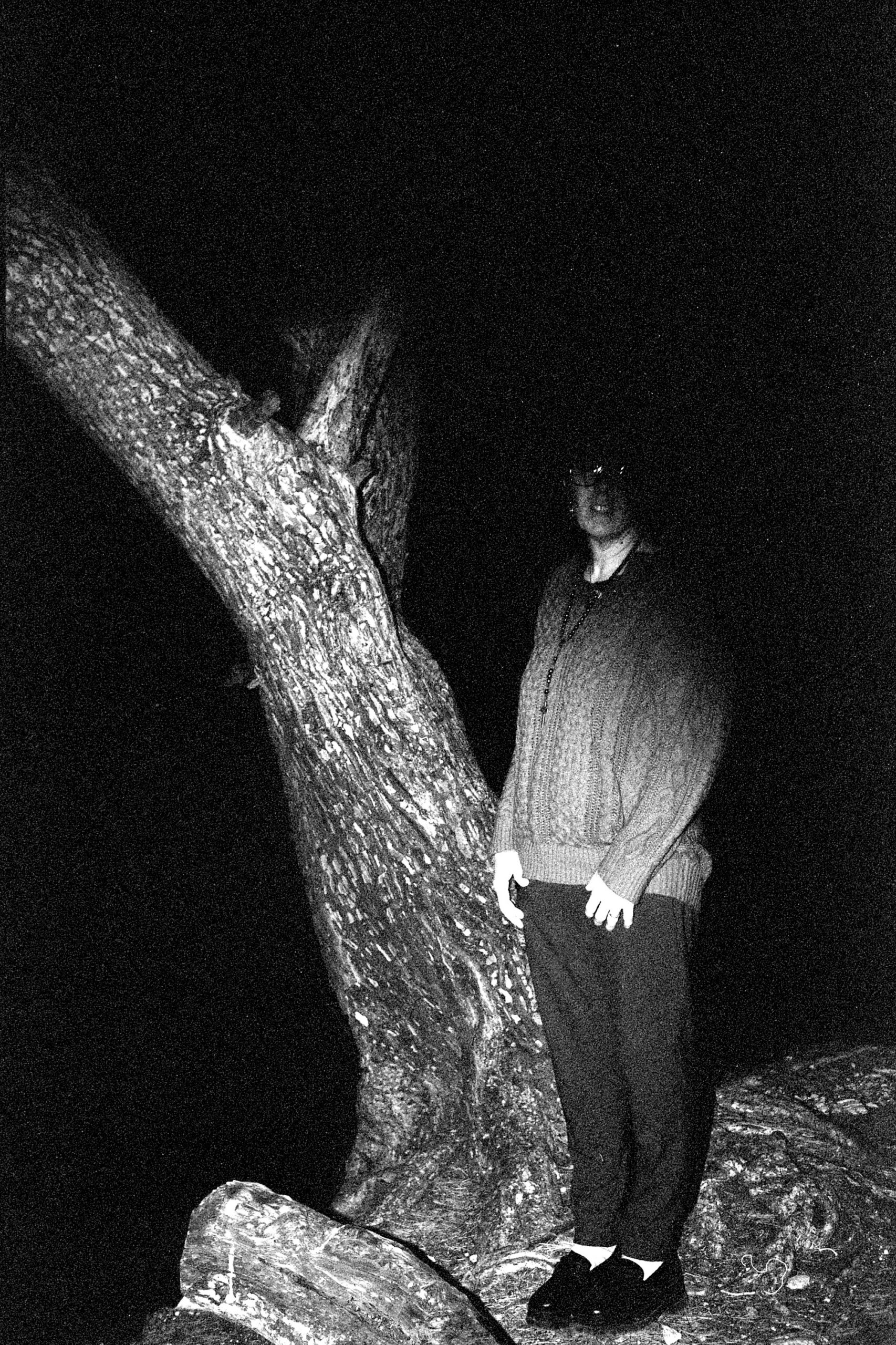 Projet photographique de portrait de la mère du photographe à travers des images et détails relatant de la vie de cette dernière.